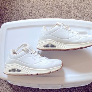 Sketchers Los Angeles size 6